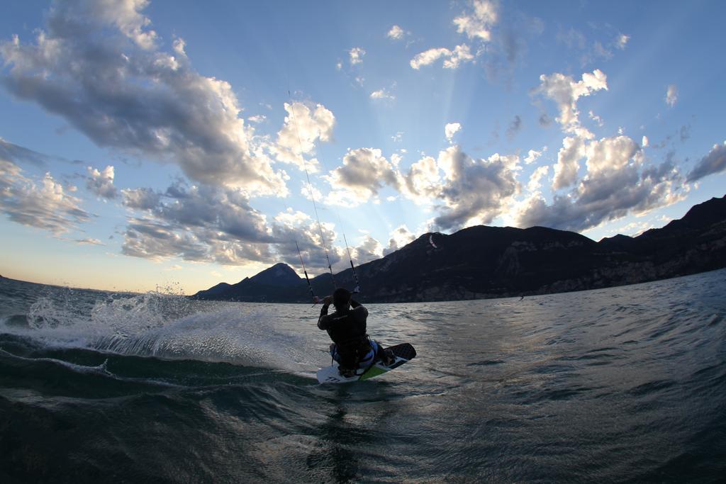 Kite & Lounge Hotel Club Da Baia Brenzone sul Garda Luaran gambar