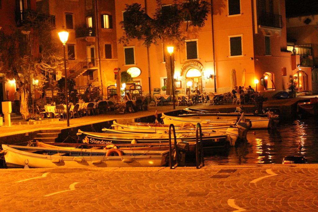 Kite & Lounge Hotel Club Da Baia Brenzone sul Garda Luaran gambar