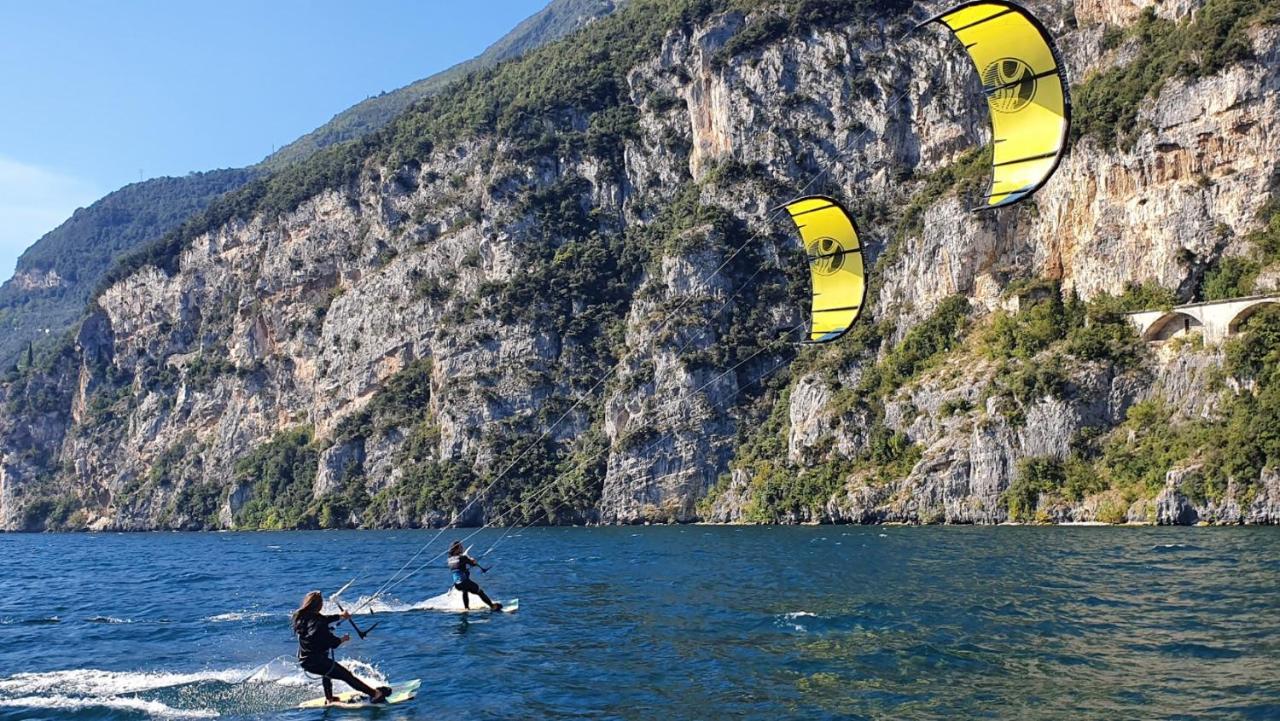 Kite & Lounge Hotel Club Da Baia Brenzone sul Garda Luaran gambar